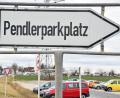 Bild: Petra Hartl
Der Pendlerparkplatz Ursensollen. Hier treffen sich meist Arbeitnehmer, die ihren Arbeitsplatz außerhalb der Stadt oder des Landkreises haben.