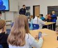 Bild: Kristina Grünauer/exb
Eine Schulung im Umgang mit modernen Medien stand auf dem Stundenplan der Mittelschule Erbendorf.