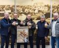 Bild: TSV Erbendorf/exb
Norbert Martetschläger (von links), Fußballabteilungsleiter Stefan Klamt, Marco Manze, Herbert Stengl und Stadthallen-Pächter Oliver Fienz freuen sich schon auf das Starkbierfest in Erbendorf.