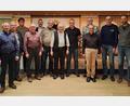 Bild: glb
Nach den Wahlen beim Männergesangverein Högen: (von links: Manfred Herrmann, Richard Dehling, Christian Heldrich, Georg Schmid, Bürgermeister Reiner Pickel, Chorleiter Gerhard Neubauer, Vorsitzender Hans-Werner Haas, Benjamin Heuchel, Harald Schmidt (hinten), der neue Kassier Berthold Herbrecht, Walter Schramm und Thomas Dotzler.