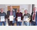 Bild: u
Treue Mitglieder ehrt der Geflügelzuchtverein Schnaittenbach-Hirschau (von links): Peter Heindl (50 Jahre), Reinhold Strobl (60 Jahre), Michael Kumeth (50 Jahre), Ehrenvorsitzender Erwin Singer und Vorsitzender Gerhard Heindl.