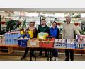 Bild: exb/Jens Simon
Barbara Neuber, Josef Dantl, Diana Hermann (Geschäftsführerin Tafel Weiden-Neustadt) und Jens Simon bei der Übergabe der Spenden.