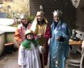 Bild: rrd
Die Hirschbacher Sternsinger sind trotz ständigen Regens guter Laune.