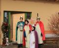 Bild: mrr
Wie hier im Neubaugebiet "In der Breite" sind die Sternsinger (von links: Josef, Maximilian, Tobias und Lukas) in Rieden fleißig unterwegs.