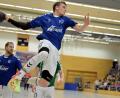 Bild: Hubert Ziegler
Thomas Raß (am Ball) von der SG Auerbach-Pegnitz ist vom seitlichen Kreis mit einem schönen Fallwurf erfolgreich. Insgesamt steuerte er acht Treffer zum Heimsieg gegen den TV Marktsteft bei.