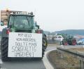 Bild: Hirsch
Landwirte blockieren am Mittwoch mit ihren Traktoren die Zufahrten zu Autobahnen im Landkreis Schwandorf, so wie hier an der Anschlussstelle Nabburg.