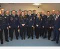Bild: jr
Neuwahlen standen bei der Feuerwehr Mitterteich an. Auf dem Bild (von links) der neue Kommandant Günther Sommer, Landrat Roland Grillmeier, Christian Kempf, Daniel Kircher, Florian Hampel, Julia Hildebrand, Michael Schicker, Vorsitzender Christian Grillmeier, der neue stellvertretende Kommandant Andreas Kraus, Lena Nemsow, Stefan Grabis, Johannes Grillmeier, Franz Bauernfeind und Bürgermeister Stefan Grillmeier.