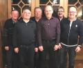 Bild: gi
Die Meister 2023 des Brieftaubenvereins Heimatbote Moosbach feiern die Erfolge ihrer fleißigen Tauben: (von links) Erwin Voit, Hans Bäumler, Manfred Kühn, Hans Irlbacher, Josef Huber und Josef Bäumler.