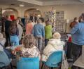 Bild: Michael Golinski/exb
Selbsthilfe leistet für Betroffenen wertvolle Dienste, das soll eine Wanderausstellung vermitteln, die derzeit in der Stadtbibliothek zu sehen ist.
