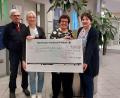 Bild: Klinikum/Fickel/exb
Bei der Spendenübergabe im Klinikum (von links) Karl Siegert, Kassier des ehemaligen Vereins „Teddy’s lindern Schmerzen“, Ramona Kaufmann, Vorsitzende, Karin Borchers vom Kinderpalliativteam und Andrea Haller-Trepesch, Zweite Vorsitzende und Gründerin des Vereins "Teddy's lindern Schmerzen".