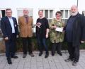 Bild: usc
Mit einer Spende in Höhe von 2.000 Euro unterstützt die Loge Septem Fontes die wertvolle Arbeit des Kinderpalliativteams Ostbayern (von links): Krankenhausverwalter Manfred Wendl, Logen-„Ceremonienmeister“ Johannes Witte, Oberärztin Dr. med. Sonja Gromer, Pflegeleiterin Karin Borchers und Ludwig von Stern, Sekretär der Loge Septem Fontes.