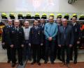 Bild: egl
Jochen Jäger (Vierter von rechts) ist neuer Kassier der Feuerwehr Haselmühl. Dazu gratulieren (von links) Zweiter Kommandant Florian Schlegel, Ehrenkreisbrandinspektor Hubert Blödt, Hans Hartinger, Erster Kommandant Michael Reindl, Erster Vorsitzender Florian Könner, Zweiter Vorsitzender Fabian Schneck, Bürgermeister Roland Strehl und Kreisbrandinspektor Armin Daubenmerkl.