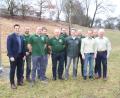 Bild: Fröhlich/exb
Die neue Vorstandschaft des Fischereivereins Oberviechtach wird weiter von Peter Schwabenbauer (dritter von rechts) angeführt. Ganz rechts Ehrenvorsitzender Alfons Binder.
