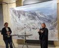 Bild: eib
Lena Schabus (rechts) und Moderatorin Ivana Danisch vom CeBB beim Kunsttalk. Im Hintergrund das Bild Carrara.