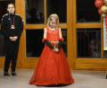 Bild: u
Kinder-Prinzessin Lena I. ist zu Tränen gerührt, als ihrem Prinzen Tim die Insignien abgenommen werden und er im Trauerzug aus dem Saal getragen wird.