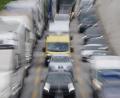 Bild: Marcus Brandt/dpa/Symbolbild
Stau auf der Autobahn: Im Berufsverkehr nichts ungewöhnliches. Steigende Pendlerzahlen im Landkreis Schwandorf dürften da kaum zur Entspannung beitragen.