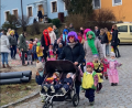 Bild: sl
Angeführt wurde der Kinderfaschingszug von der Leiterin Anita Wittmann.