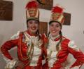 Bild: mrr
Lisa Fröhlich (rechts) ist neben Selina Gottsauner (links) nun Trainerin der Prinzengarde bei der Narrhalla Rot-Weiß-Gold Rieden.