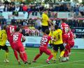 Archivbild: Dirk Meier
Tobias Hoch (beim Kopfball, gelbe Trikots) und die Vilzinger im Spitzenspiel gegen die Würzburger Kickers.