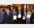 Bild: mfh
Nach der Ehrung der Jubilare: (von links) Zweiter Bürgermeister Günter Koller, Klemens Krieger, Vorsitzender Franz Schneller, Gerhard Meier, Kurt Falk, Helmut Pilhofer, Werner Zeltner, Roland Fleischmann und Bezirksvorsitzender Horst Embacher.