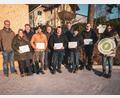 Bild: Thomas Graml, Stadt Amberg/exb
Kleinprojekte werden von der Öko-Modellregion gefördert. Von links: Sebastian und Christina Lobenhofer, stellvertretender Landrat Stefan Braun, Felix Nickl-Dötsch, Oberbürgermeister Michael Cerny, Andreas Walz, Richard Lehmeier vom Landschaftspflegeverband, Michaela und Matthias Walz sowie Öko-Modellregion Managerin Annika Reich.