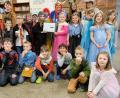 Bild: do
Beim Tag des offenen Klassenzimmers, den die Grundschule am Rauhen Kulm am letzten Schultag vor den Faschingsferien mit viel buntem Treiben verband, sammelten die Schulkinder mit Unterstützung der Eltern und des Schulpersonals im Rahmen eines Krapfenverkaufs über 700 Euro für die Kinderkrebshilfe