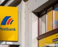 Symbolbild: Monika Skolimowska
Bei der Postbank stehen Tarifverhandlungen an. Vorab ruft die Gewerkschaft Verdi in Bayern zu Warnstreiks auf.