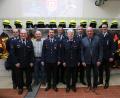 Bild: egl
Gustav Dreger (Vierter von rechts) ist neuer Ehrenvorsitzender der Feuerwehr Haselmühl. Dazu gratulieren (von links) Zweiter Kommandant Florian Schlegel, Ehrenkreisbrandinspektor Hubert Blödt, Hans Hartinger, Erster Kommandant Michael Reindl, Erster Vorsitzender Florian Könner, Zweiter Vorsitzender Fabian Schneck, Bürgermeister Roland Strehl und Kreisbrandinspektor Armin Daubenmerkl.
