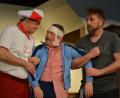 Archivbild: jr
Gerhard Rosenberger, Kunibert Reiß und Thilo Rank (von links) stehen mit weiteren Akteuren des Pechlattenfixner Dorftheaters bald wieder auf der Bühne. Der Kartenverkauf für vier Abende beginnt am Samstag, 24. Februar.