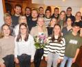 Bild: whü/exb
Die künftige Führungsriege der Landjugend Plössen um ihren neuen Vorsitzenden Lukas Giestl (hintere Reihe links), der Katharina Hertel (Mitte mit Blumen) nach vier Jahren an der Spitze ablöst.