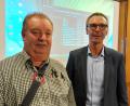 Bild: mfh
Bürgermeister Peter Achatzi (rechts) begrüßt den neuen Inklusionsbeauftragten der Gemeinde Neukirchen, Jürgen Stengel (links).