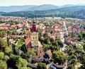 Bild: Gemeinde Cristian Neustadt/exb
Die Kirchenburg bestimmt das Bild von Cristian/Neustadt im Burzenland in Rumänien, das im August Gäste aus den beiden Neustädten im gleichnamigen Landkreis und aus ganz Europa empfängt.