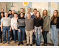 Bild: lei
Die aktuelle Truppe des Theatervereins Edelsfeld mit Regisseurin Michaela Seitz sowie den Souffleusen Brigitte Kogelbauer und Hedwig Ertl.