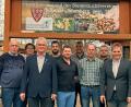 Bild: Jannik Bohmann
Der neue Vorstand des Bienenzuchtvereins Sulzbach-Rosenberg: Von links Alexander Hirschmann-Titz (Schriftführer), Ludwig Schneider und Helmut Heuberger (Beisitzer), Stefan Hubmann (Zweiter Schriftführer) Alexander Lotter und Klaus Maderer (Beisitzer), Matthias Hüttner (Kassier), Andreas Royer (Zweiter Vorsitzender), Matthias Bohmann (Vorsitzender).