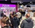 Bild: fle
Kurz vor dem Verkaufsstart am Samstag um 10 Uhr bildete sich beim E-Center Grünbauer in Weiden eine Schlange von Eishockeyfans für Tickets für das Play-off-Achtelfinale der Blue Devils Weiden.