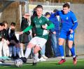 Bild: Thomas Schrems
Dennis Paulus (links) und der SV Mitterteich unterlagen dem FC Eintracht Münchberg (im Bild Christoph Kaschel) auf dem Kunstrasenplatz in Steinmühle mit 1:4.