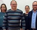 Bild: ld
Alexander Hecht (Zweiter von rechts) ist nun auch Gruppenvorsitzender. Sein Stellvertreter ist Thomas Wegmann (Dritter von links). Die Kasse führt Andrea Krauß (Zweite von links), ums Schriftwesen kümmert sich Steffi Übelmesser. Gast in Brand war der Vorsitzende des Sängerkreises Nordoberpfalz, Karl Hermann (rechts). Ein herzlicher Dank galt Siegmar Bräutigam (links): Er hatte die Sängergruppe Max Reger 18 Jahre geführt..