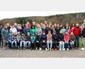 Bild: Silke Ibler/exb
Viele Freizeitsportler nehmen in Wernberg das Deutsche Sportabzeichen beim FC Wernberg entgegen.
