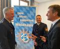 Bild: ck
Zwei gehen - einer kommt. Bei der Grenzpolizei Waidhaus stehen die Zeichen auf Veränderung, von links: der neue Dienststellenleiter Thomas Meiler, Michael Mühlbauer, Stefan Moller.