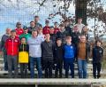 Bild: gel
Zwei weibliche und 21 männliche Teilnehmer ließen sich beim TSV Königstein und beim 1. FC Schlicht durch Lehrwart Walter Schimpke (Zweite Reihe, links) zum Fußball-Schiedsrichter ausbilden.