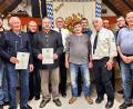 Bild: whü
Bürgermeister Haberberger Wolfgang (links) und stellvertretender Kreisvorsitzender Marcus Köppel (Zweiter von rechts) gratulieren den Jubilaren und den gewählten Vorstandschaftsmitgliedern mit Hans Bayer, August Hofmann, Torsten Kraus, Wendelin Leiter, Ewald Walter, Rudi Lang, Konrad Krywinski, Alois Kausler, Markus Köppl und Manfred Brandl (von links).