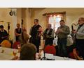 Bild: Musikantenstammtisch Kemnath/exb
Susanne Wenzel (von links), Rumen Kostadinov, Erwin Hornauer, Rainer Marquardt, Alois Lindner und Herbert Storek sorgten beim Musikantenstammtisch in Kemnat wieder für Stimmung.