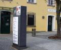 Bild: wro
Die Infostele beim Markthaus in Fuchsmühl wurde Ende Oktober beschädigt. Nun wird sie durch ein neues Exemplar ersetzt.