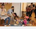 Bild: kro
Rund 30 Familien waren mit ihren Kindern zum Neugeborenenempfang der Stadt Tirschenreuth gekommen. Bei den Kindern stand natürlich das Spielen im Vordergrund.