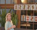 Bild: Kultur- und Begegnungszentrum/exb
Maria Röckl erklärte den Teilnehmern des Workshops die Spielregeln anhand großer Karten.