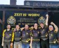 Bild: Dartclub Waldrast/exb
Der Dart Club Waldrast schaffte den Aufstieg in die Dart-Bundesliga Bayern Nord. Von links Tobias Plötz, Cengiz Beyhan, Christian Zwick, Matthias Enderer, Patrick Bauer und Cinak Bavram junior.