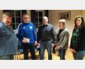 Bild: fz
Bürgermeister Martin Schregelmann, Alexander Greitzke, Michael Feige, Monika Waldeck und Elisabeth Waldeck (von links) bei der Spendenübergabe