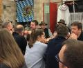 Bild: cro
Bruder Asam mischte in seiner Rede gekonnt die politischen und gesellschaftlichen Ereignisse des letzten Jahres durch und zog sie humorvoll durch den Kakao.