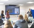 Bild: Michael Vogl/exb
Lehrer vereinen Fachwissen und sprachliche Sensibilität im Teamteaching