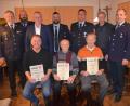 Bild: bö
Die Feuerwehr Rieden ehrt (vorn, von links)die langjährigen Mitglieder Georg Müllner, Josef Hafenbradl und Hans-Joachim Ernst. Ihnen gratulieren (hinten, von links) Kreisbrandmeister Jürgen Ehrensberger, Martin Eichenseer, Bürgermeister Erwin Geitner, Thomas Reindl, Rainer Salbeck, Josef Weinfurtner und der neue Vorsitzende Armin Hofrichter.